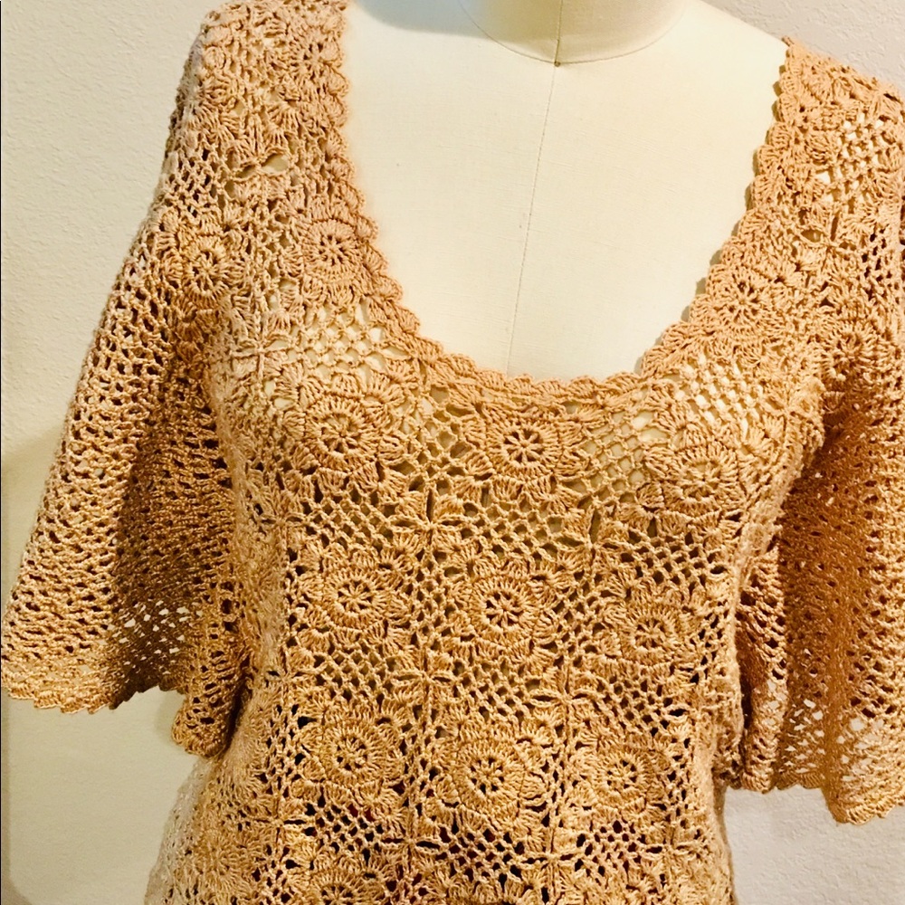 Knit butterfly 3/4” sleeve sweater / top.